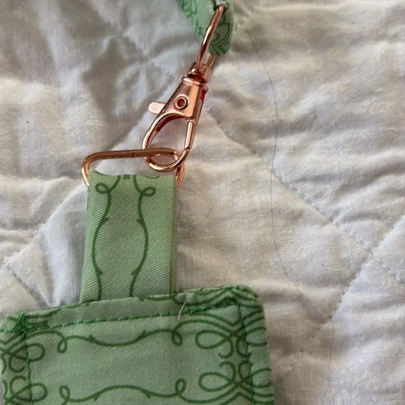 Great teacher gifts ! Green Patterned Lanyard/pen holder - Picture 3 of 3